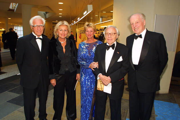 Ceremony 09 09 2001 Prof Dr Erich Marx, Annette Graefin von Rantzau, Evelyn Schleifer, Prof Dr Heinz Berggruen, Thomas Tom Laurence Farmer American Academy , in the Berlin Philharmonic Hall, Herbert von Karajan Strasse 1 at the ceremony for the foundation of the Jewish Museum, Berlin 09 09 2001 XXX