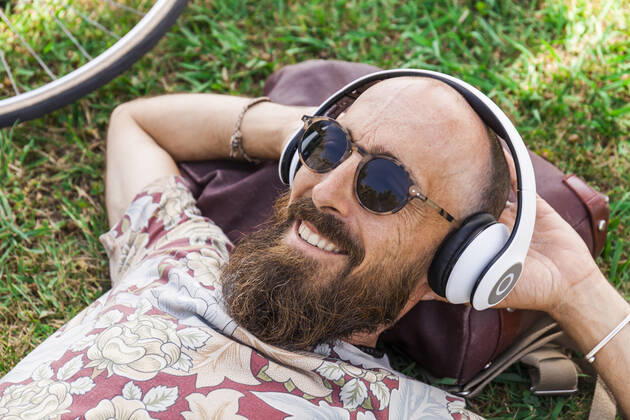 Mature man with red basecap, sunglasses and white headphones model released Symbolfoto TCF06228