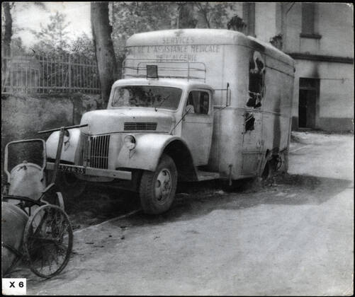 WAR IN ALGERIA Truck of the Medical Assistance Services of Algeria Plastic Anonymous photograph around 1958 for the French propaganda Credit Collection IM Kharbine Tapabor  KH202440
