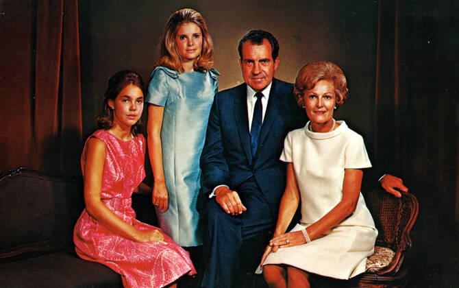 NIXON Richard President NIXON 1913 1994, his two daughters and his wife Postcard circa 1970 Credit IM KHARBINE TAPABOR  KH251271