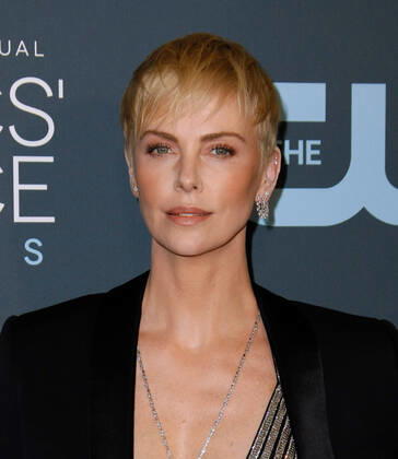 January 12, 2020, Santa Monica, CA, USA: SANTA MONICA, CA - JANUARY 13: Charlize Theron attends the 24th annual Critics Choice Awards at Barker Hangar on January 12, 2020 in Santa Monica, California. Photo; CraSH imageSPACE Santa Monica USA - ZUMAs181 20200112_zea_s181_184 Copyright: xImagespacex