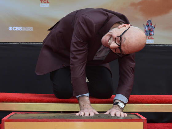 Entertainment Themen der Woche KW03 Entertainment Bilder des Tages Actor Sir Patrick Stewart participates in a hand and footprint ceremony immortalizing him in the forecourt of the TCL Chinese Theatre (formerly Grauman s) in the Hollywood section of Los Angeles on Monday, January 13, 2020.  LAP2020011301 JIMxRUYMEN