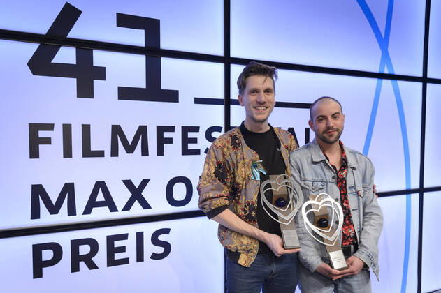 The prizes at the Max Ophüls Film Festival will be awarded on Saturday 25 01 2020 at the E Werk in Saarbrücken A total of 16 prizes will be awarded, including best film and best actors After the award ceremony, the guests will celebrate in high spirits at the film party Best feature film will be Neubau by Johannes Maria Schmit li At the same time, Tucke Royale re w bub