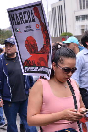 National Struggle Day protest in Mexico MEXICO CITY, MEXICO - JANUARY 31: Demonstrators take part during a march called National Struggle Day to protest for labor equality and demand labor rights and demand a job stability program during the demonstration, integrants of Union of Telephone Operators of the Mexican Republic, National Workers Union, Mexican Union of Electricians, Independent Workers Union of the Autonomous Metropolitan University participating to demand from the Federal Government a change of economic, political and social course for the country; as well as a dialogue around the Alternative Nation Project. at Reforma Avenue on January 31, 2020 in Mexico City, Mexico Copyright: xCarlosxTischlerx EYE_6512