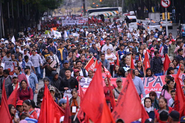 National Struggle Day protest in Mexico MEXICO CITY, MEXICO - JANUARY 31: Demonstrators take part during a march called National Struggle Day to protest for labor equality and demand labor rights and demand a job stability program during the demonstration, integrants of Union of Telephone Operators of the Mexican Republic, National Workers Union, Mexican Union of Electricians, Independent Workers Union of the Autonomous Metropolitan University participating to demand from the Federal Government a change of economic, political and social course for the country; as well as a dialogue around the Alternative Nation Project. at Reforma Avenue on January 31, 2020 in Mexico City, Mexico Copyright: xCarlosxTischlerx EYE_6468