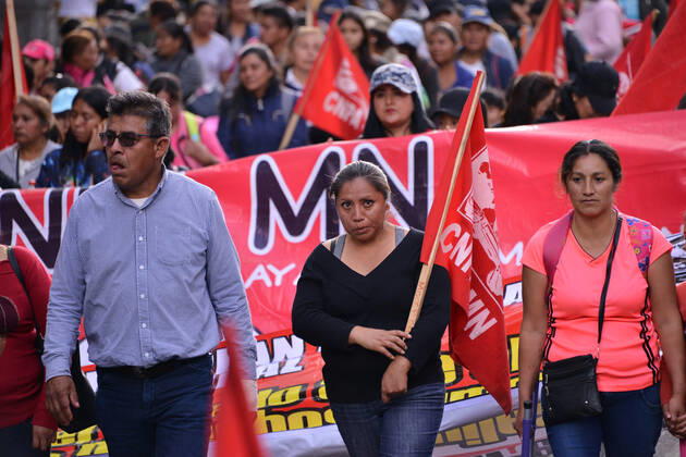 National Struggle Day protest in Mexico MEXICO CITY, MEXICO - JANUARY 31: Demonstrators take part during a march called National Struggle Day to protest for labor equality and demand labor rights and demand a job stability program during the demonstration, integrants of Union of Telephone Operators of the Mexican Republic, National Workers Union, Mexican Union of Electricians, Independent Workers Union of the Autonomous Metropolitan University participating to demand from the Federal Government a change of economic, political and social course for the country; as well as a dialogue around the Alternative Nation Project. at Reforma Avenue on January 31, 2020 in Mexico City, Mexico Copyright: xCarlosxTischlerx EYE_6324