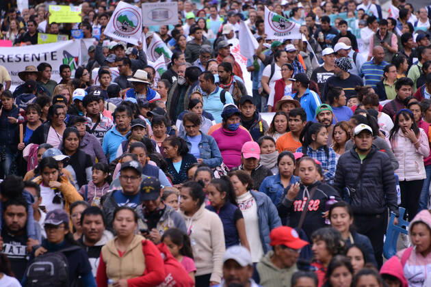 National Struggle Day protest in Mexico MEXICO CITY, MEXICO - JANUARY 31: Demonstrators take part during a march called National Struggle Day to protest for labor equality and demand labor rights and demand a job stability program during the demonstration, integrants of Union of Telephone Operators of the Mexican Republic, National Workers Union, Mexican Union of Electricians, Independent Workers Union of the Autonomous Metropolitan University participating to demand from the Federal Government a change of economic, political and social course for the country; as well as a dialogue around the Alternative Nation Project. at Reforma Avenue on January 31, 2020 in Mexico City, Mexico Copyright: xCarlosxTischlerx EYE_6482