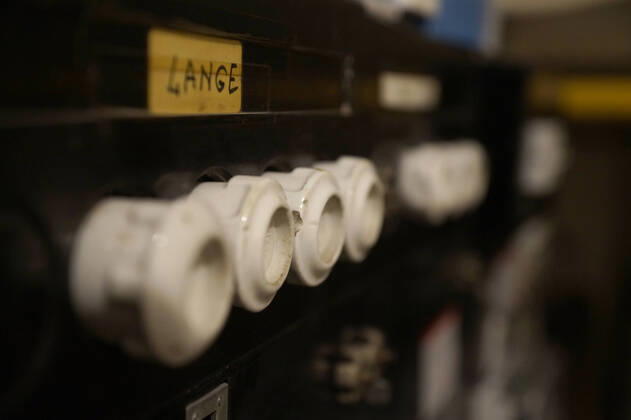 Analogue fuses in a Bremen apartment building