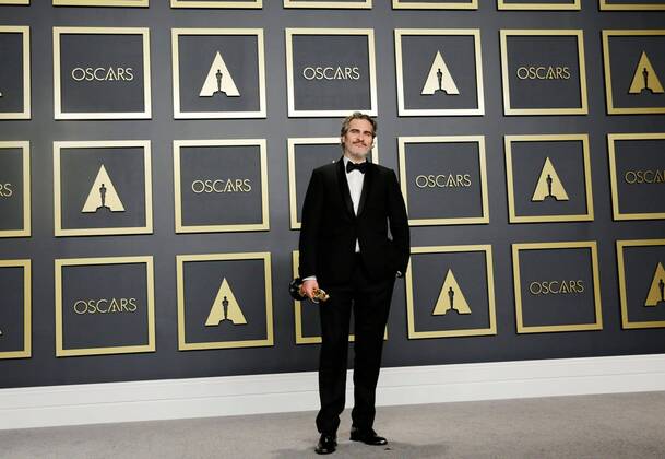 US actor Joaquin Phoenix poses in the press room with his Oscar for Best Leading Actor for his role in the film Joker during the 92nd Annual Academy Awards ceremony, at the Dolby Theater in Hollywood, California, US, 09 February 2020. EFE Armando Arorizo 92nd Annual Academy Awards ceremony in Hollywood !ACHTUNG: NUR REDAKTIONELLE NUTZUNG!  Copyright: xArmandoxArorizox AME959 20200210-637169113196684770