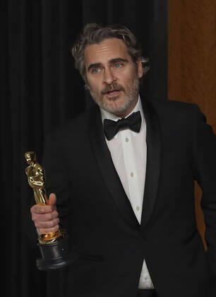February 9, 2020, Hollywood, California, USA: Joaquin Phoenix, winner of the Actor in a Leading Role award for Ã¢â‚¬oeJoker,Ã¢â‚¬Â poses in the press room of the 92nd Academy Awards on Sunday February 9, 2020 at the Dolby Theater in Hollywood, California. BURT HARRIS BNS PI Hollywood USA - ZUMAp124 20200209_zaa_p124_113 Copyright: xBurtxHarrisx