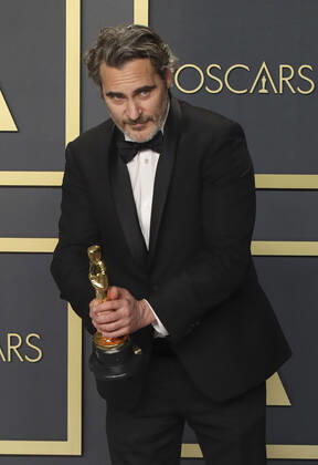 February 9, 2020, Hollywood, California, USA: Joaquin Phoenix, winner of the Actor in a Leading Role award for Ã¢â‚¬oeJoker,Ã¢â‚¬Â poses in the press room of the 92nd Academy Awards on Sunday February 9, 2020 at the Dolby Theater in Hollywood, California. BURT HARRIS BNS PI Hollywood USA - ZUMAp124 20200209_zaa_p124_114 Copyright: xBurtxHarrisx
