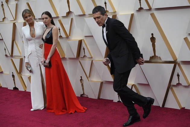 February 9, 2020, Los Angeles, California, USA: NICOLE KIMPEL, STELLA BANDERAS AND ANTONIO BANDERAS during red carpet arrivals for the 92nd Academy Awards, presented by the Academy of Motion Picture Arts and Sciences (AMPAS), at the Dolby Theatre in Hollywood. Los Angeles USA - ZUMAz03_ 20200209_zbp_z03_516 Copyright: xKevinxSullivanx