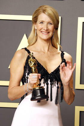 Laura Dern, the Actress and Award Winner Best Supporting Actress in the Winner Photocall at the 92 Academy Awards Oscars on 9 02 220 at the Press Room in Hollywood, Los Angeles 92th Annual Academy Awards Press Room Winner Photocall
