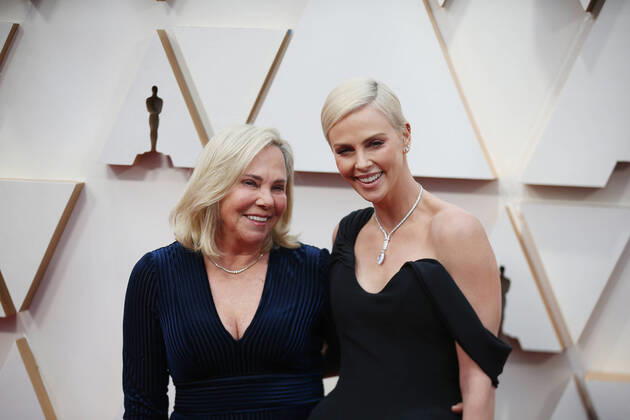 (200210) -- LOS ANGELES, Feb. 10, 2020 -- Charlize Theron (R) and Gerda Jacoba Aletta Maritz arrive for the red carpet of the 92nd Academy Awards at the Dolby Theatre in Los Angeles, the United States, Feb. 9, 2020. ) U.S.-LOS ANGELES-OSCARS-RED CARPET LixYing 