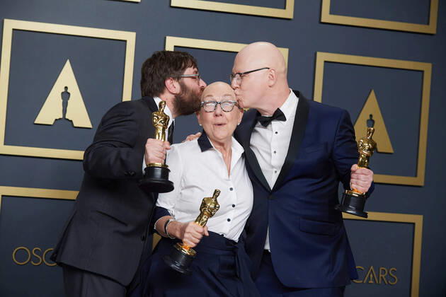 Jeff Reichert, Julia Reichert and Steven Bognar pose backstage with the Oscar for Documentary Feature during the live ABC Telecast of The 92nd Oscars at the Dolby Theatre in Hollywood, CA on Sunday, February 9, 2020. Los Angeles CA USA  Copyright: xNickxAgrox 339671020PLX