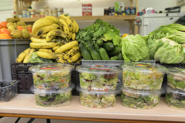 19 12 2019, Babenhausen in Bavaria AWO, Arbeiterwohlfahrt Schwaben, food for the needy on the shelves at the food distribution in Babenhausen 19 12 2019, AWO Babenhausen LEW 19 12 2019, AWO Babenhausen LEW