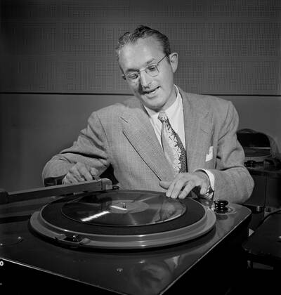 Tommy Dorsey, WMCA, New York City, New York, USA, photograph by William P. Gottlieb, October 1947  Copyright: xCircaxImagesx ghi-circa07766
