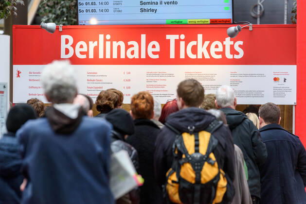 Start of ticket sales in the Potsdamer Platz Arkaden for the upcoming 70 Berlin International Film Festival Some cinema fans spent the night in front of the ticket counter snapshot photography F Boillot