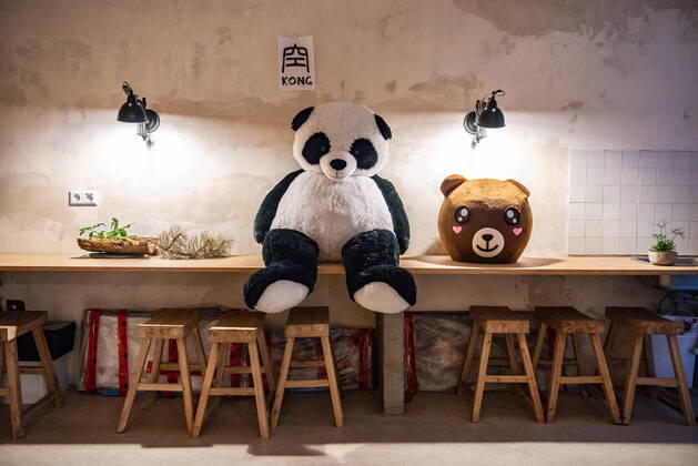 Establishment of the restaurant for the Chinese New Year The Chinese Restaurant Kong cooks Sechuan kitchen Berlin Niederbarnimstr 4 10247 Berlin Berlin Germany