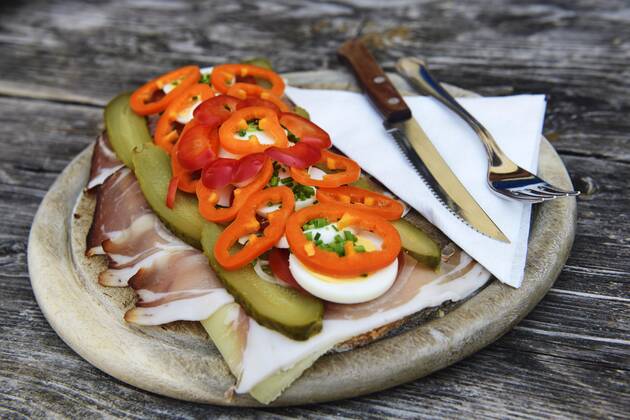 Appetite bread on the Möslalm, Wörgl Kitzbühel Alps, Tyrol, Austria, Europe Copyright: imageBROKER NorbertxEisele-Hein ibxnex05053105.jpg