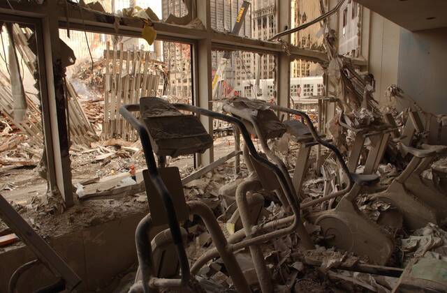 IMAGO History, AnschlÃ¤ge vom 11. September aus New York und Washington D.C 20 Jahre AnschlÃ¤ge vom 11. September: World Trade Center A health club in World Financial Center 2 after the 9-11 attacks, Sept. 18, 2001. It was across the West Side Highway from WTC 1, the North Tower. World Trade Center, New York City, after September 11, 2001 terrorist attacks. (BSLOC_2015_2_98) For usage credit please use; PUBLICATIONXNOTxINxCANxCHNxFRAxITAxJPNxNORxPOLxRUSxESPxUKxUSA Copyright: xCourtesyxEverettxCollectionx HISL040 EC108