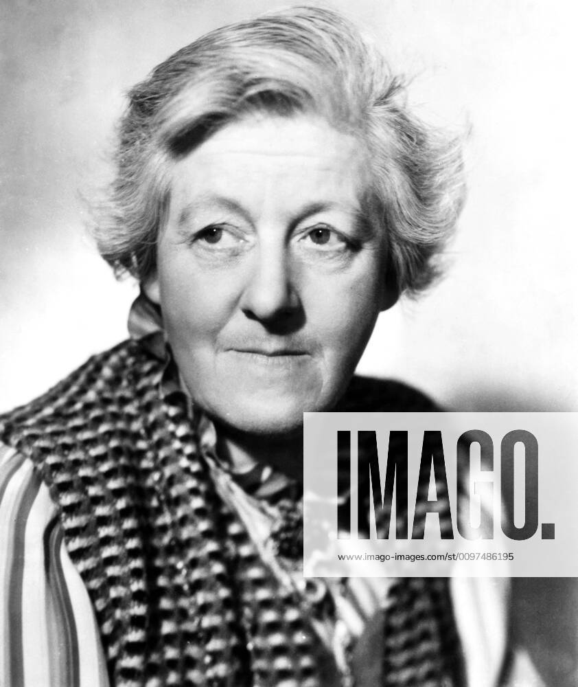 Blithe Spirit Margaret Rutherford 1945 Courtesy Everett Collection Publicationxinxgerxsuixautxonly Cop