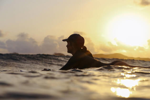 Female surfer lying on surfboard in the evening Lombok, Nusa Tenggara Bar., Indonesia ,model released, Symbolfoto CR_KOTRIN200120S-290427-01