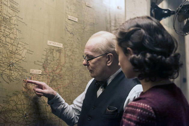 OSCARS. Bester Hauptdarsteller. PreistrÃ¤ger 2011-2020 DARKEST HOUR, from left: Gary Oldman as Winston Churchill, Lily James as Elizabeth Layton, 2017. Focus Features Courtesy Everett Collection !ACHTUNG AUFNAHMEDATUM GESCHÃ„TZT! PUBLICATIONXNOTxINxCANxCHNxFRAxITAxJPNxNORxPOLxRUSxESPxUKxUSA Copyright: xFocusxFeatures CourtesyxEverettxCollectionx MCDDAHO EC254