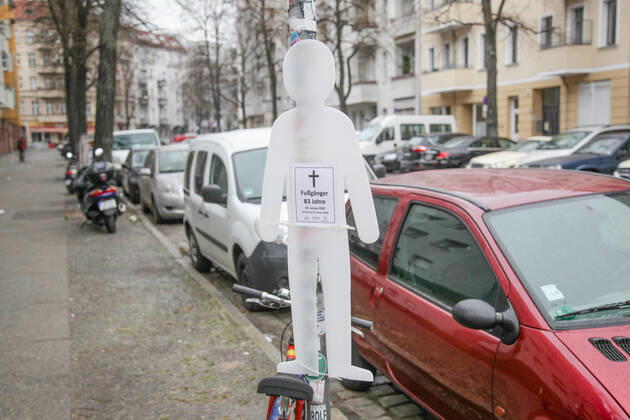 memorial for a dead pedestrian in the neuköllner reuterkiez in lenaustraße memorial for a dead pedestrian in the neuköllner reuterkiez in lenaustraße