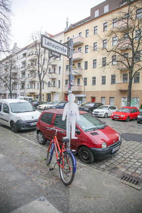 memorial for a dead pedestrian in the neuköllner reuterkiez in lenaustraße memorial for a dead pedestrian in the neuköllner reuterkiez in lenaustraße