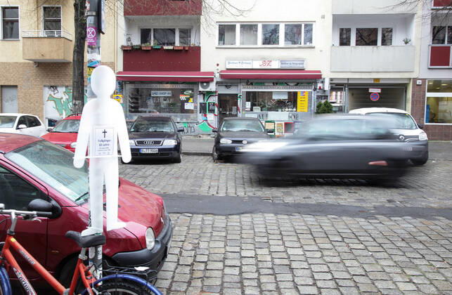 memorial for a dead pedestrian in the neuköllner reuterkiez in lenaustraße memorial for a dead pedestrian in the neuköllner reuterkiez in lenaustraße