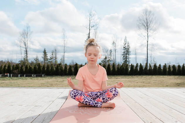 young girl meditating doing yoga in her back yard at home NorrtoÂ¤lje, Stockholm County, Sweden ,model released, Symbolfoto CR_RABE200318-320959-01