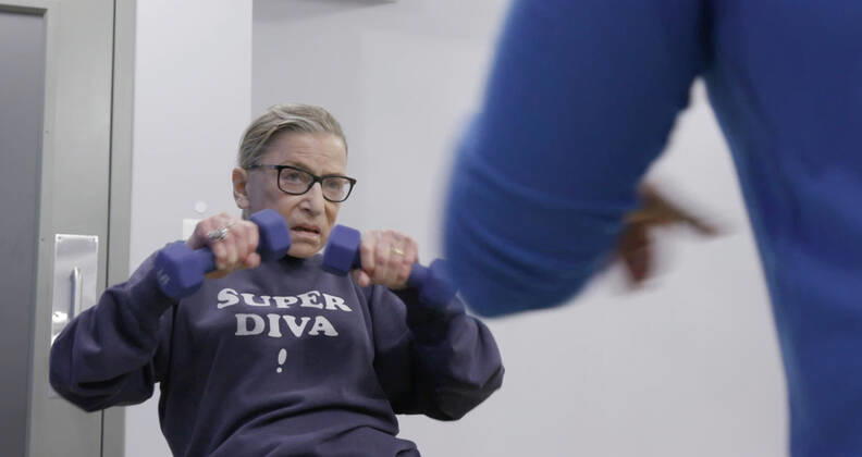 IMAGO ICONS: Ruth Bader Ginsburg RBG, Ruth Bader Ginsburg, mid workout routine, 2018. Magnolia Pictures Courtesy Everett Collection !ACHTUNG AUFNAHMEDATUM GESCHÃ„TZT! PUBLICATIONXNOTxINxCANxCHNxFRAxITAxJPNxNORxPOLxRUSxESPxUKxUSA Copyright: xMagnoliaxPictures CourtesyxEverettxCollectionx MCDRBGG EC005