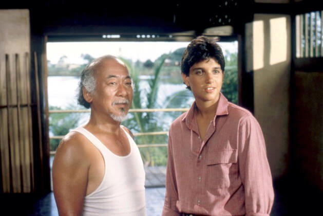 THE KARATE KID, Pat Morita, Ralph Macchio, 1984. Columbia Pictures courtesy Everett Collection Columbia Pictures Courtesy Everett Collection !ACHTUNG AUFNAHMEDATUM GESCHÃ„TZT! PUBLICATIONXNOTxINxCANxCHNxFRAxITAxJPNxNORxPOLxRUSxESPxUKxUSA Copyright: xColumbiaxPictures CourtesyxEverettxCollectionx MSDKAKI EC046