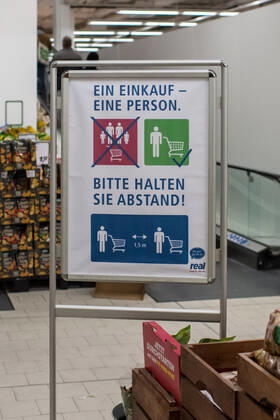 Health Corona Virus Impact Effects of the Corona Crisis In the picture An information poster about the desired behaviour of customers in a supermarket in Berlin 3 4 2020, Berlin