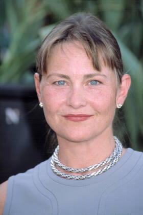 Cherry Jones at premiere of SIGNS, NY 7 29 2002, by CJ Contino For usage credit please use; CJ Contino Everett Collection !ACHTUNG AUFNAHMEDATUM GESCHÃ„TZT! PUBLICATIONXNOTxINxCANxCHNxFRAxITAxJPNxNORxPOLxRUSxESPxUKxUSA Copyright: xCJxContino EverettxCollectionx PSDCHJO CJ002