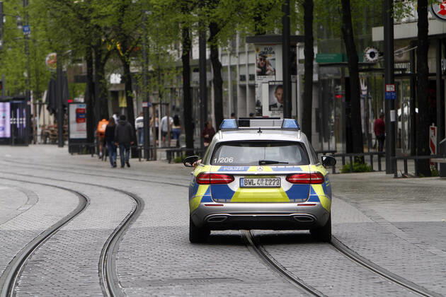 On the occasion of the Corona crisis, a police patrol of the Baden Württemberg state police checks the observance of the contact prohibitions and minimum distances on the Planken shopping street and pedestrian zone in the city centre of Stuttgart, Baden Württemberg, Bavaria, Germany