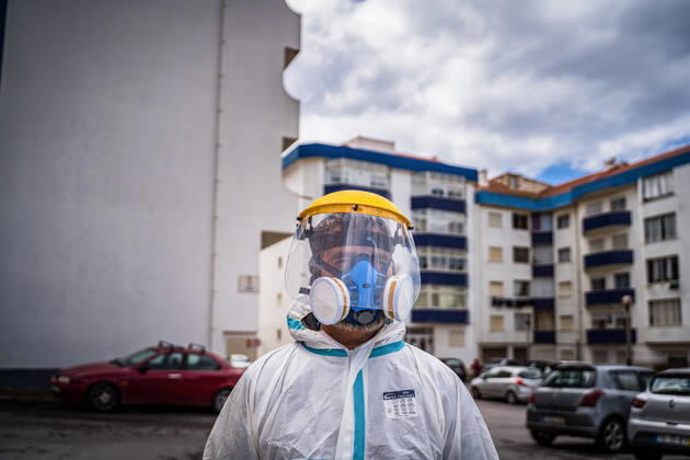 April 14, 2020, Ericeira, Portugal: An employee of the Ericeira parish council is equipped with the recommended protective materials..The municipality of Mafra had 70 cases of COVID-19 pandemic. In order to prevent the spread of the virus, the Ericeira Parish Council perform weekly street disinfection. Ericeira Portugal - ZUMAs197 20200414_zaa_s197_191 Copyright: xHenriquexCasinhasx