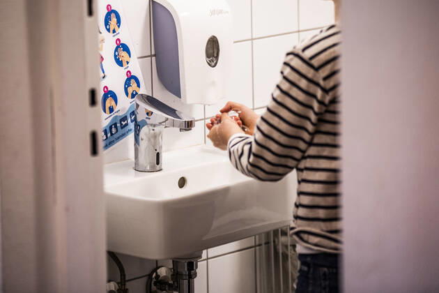 Stengaard School in Gladsaxe Municipality receives first pupils after reopening, Wednesday, April 15, 2020, Denmark, Copyright: ÓlafurxSteinarxRyexGestsson ÓlafurxSteinarxGestssonx COP103 spdk20200415-084458-L
