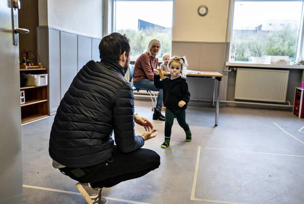 The nursery DUI in Aalborg opens again for the institutions children, Wednesday morning, April 15, 2020 Here Solvej has arrived with his father Because of the corona crisis, the nursery has been closed, and after the nursery has been changed inside and outside, the children and the adult educators can keep away and wash hands, Aalborg Jutland Denmark,  Copyright: HenningxBagger HenningxBaggerx spdk20200415-111824-L