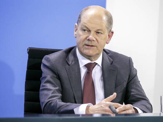 Federal Minister of Finance Olaf Scholz, SPD, gives a press briefing after a video conference of the Federal Government with the State Premiers, in connection with the corona virus Berlin, 15 04 2020 Berlin Germany Copyright: xThomasxImo photothek.netx
