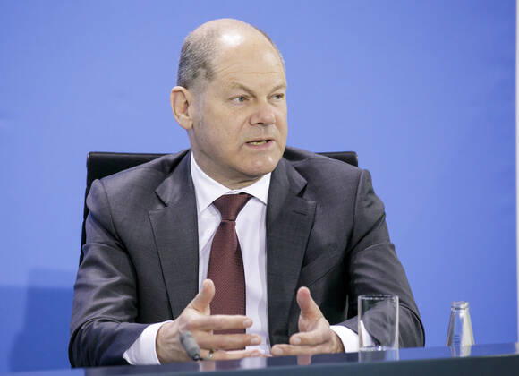 Federal Minister of Finance Olaf Scholz, SPD, gives a press briefing after a video conference of the Federal Government with the State Premiers, in connection with the corona virus Berlin, 15 04 2020 Berlin Germany Copyright: xThomasxImo photothek.netx