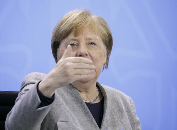 Chancellor Angela Merkel, CDU, gives a press briefing after a video conference of the Federal Government with the State Premiers, in connection with the corona virus Berlin, 15 04 2020 Berlin Germany Copyright: xThomasxImo photothek.netx