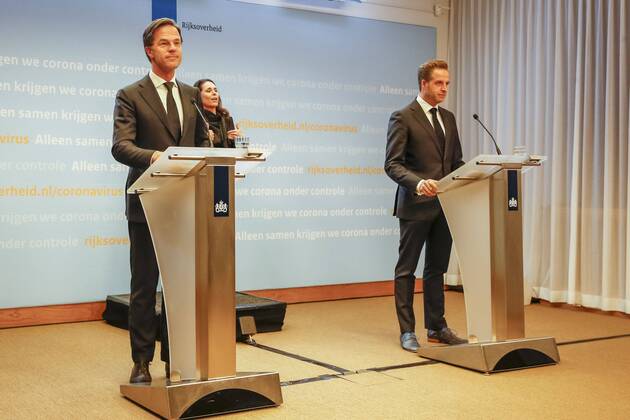 DEN HAAG, 15-04-2020 , Dutchnews,Press conference about the coronavirus in The Netherlands. Minister President minister Algemene Zaken Mark Rutte and Viceminister President en Minister van Volksgezondheid, Welzijn en Sport Hugo de Jonge. Translator Irma Sluis. Press conference about the coronavirus  x7821471x Copyright:
