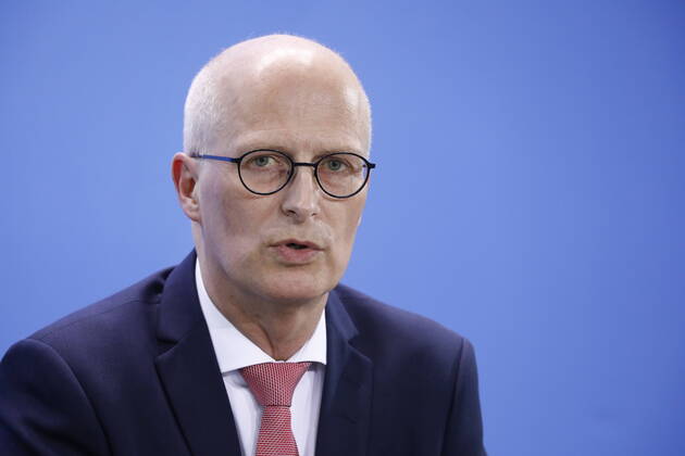 Peter Tschentscher, First Mayor of the Free and Hanseatic City of Hamburg, Germany, Berlin, Federal Chancellery, press conference by Chancellor Merkel following the discussion with the heads of government of the Länder in connection with the corona virus , 15 04 2020