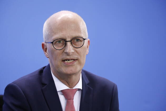 Peter Tschentscher, First Mayor of the Free and Hanseatic City of Hamburg, Germany, Berlin, Federal Chancellery, press conference by Chancellor Merkel following the discussion with the heads of government of the Länder in connection with the corona virus , 15 04 2020