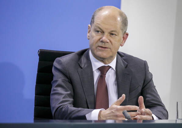 Federal Minister of Finance Olaf Scholz, SPD, gives a press briefing after a video conference of the Federal Government with the State Premiers, in connection with the corona virus Berlin, 15 04 2020 Berlin Germany Copyright: xThomasxImo photothek.netx
