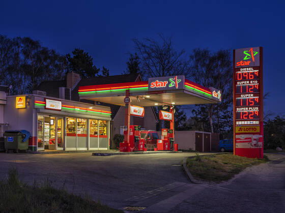 Hamburg at the time of the Corona Pandemic A star petrol station with cheap prices and hardly any customers 15 04 20, Hamburg, Hamburg City Â