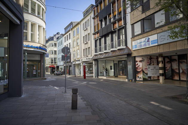 Coronavirus Koblenz 16 04 2020, Rhineland Palatinate, Koblenz Shops in the city centre are closed Federal and state governments agreed on 15 04 2020 to relax corona measures Shops with a sales area of up to 800 square metres may reopen from 20 04 2020