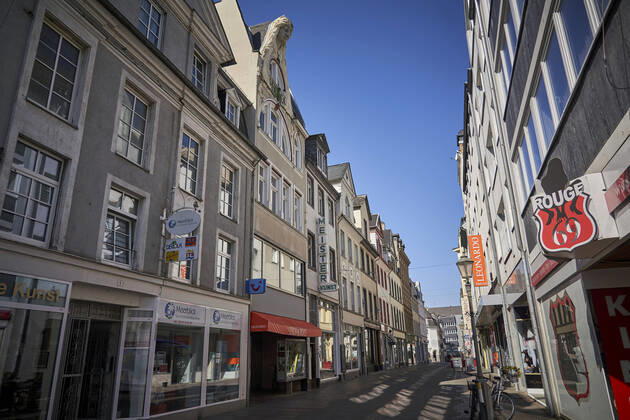 Coronavirus Koblenz 16 04 2020, Rhineland-Palatinate, Koblenz Shops in the city centre are closed Federal and state governments agreed on 15 04 2020 to relax corona measures Shops with a sales area of up to 800 square metres may reopen from 20 04 2020